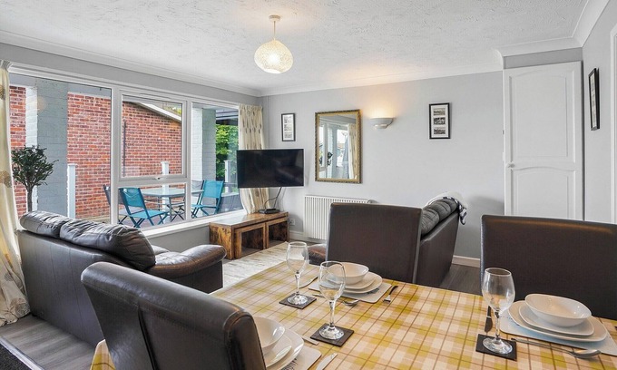 Oulton Broad House | 2 bedroom accommodation in Oulton Broad