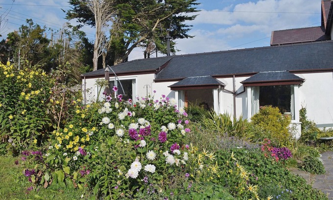 Menai Bridge Cottage | 2 bedroom accommodation in Llandegfan, near Menai Bridge
