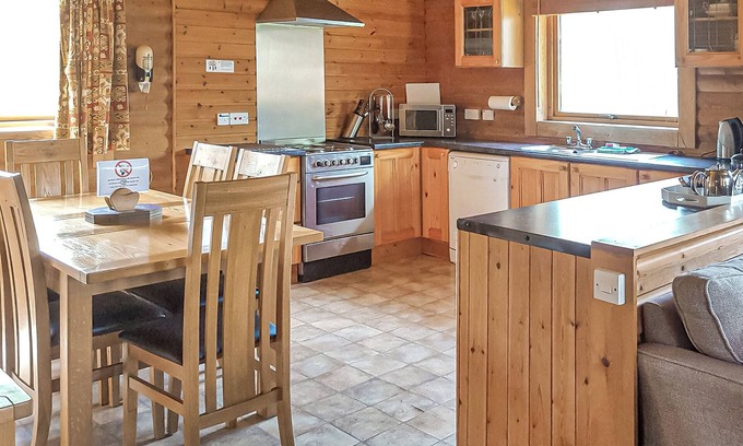 Pentrefelin Ski Chalet | 2 bedroom accommodation in Llandeilo, Nr Carmarthen