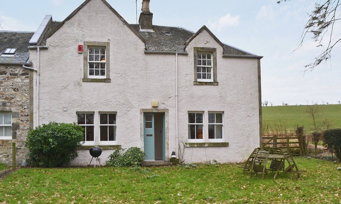 Dunfermline Cottage | 2 bedroom accommodation in Oakley, near Dunfermline