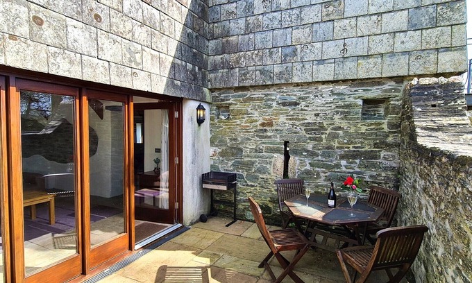 Fivelanes Cottage | 2 bedroom accommodation in Launceston