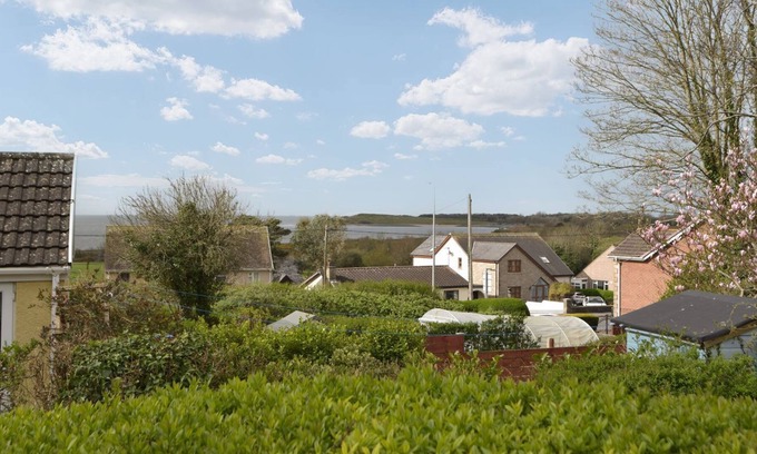 Llanelli Cottage | 2 bedroom accommodation in Pwll, near Llanelli