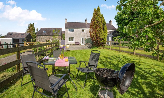 Llangefni Cottage | 2 bedroom accommodation in Bodffordd, near Llangefni