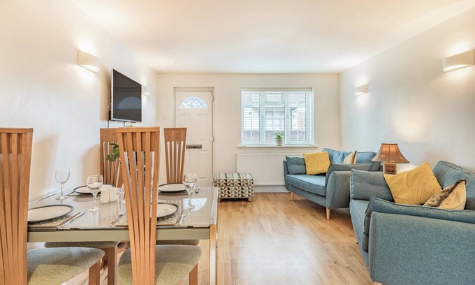 New Forest District Cottage | 2 bedroom accommodation in Ringwood