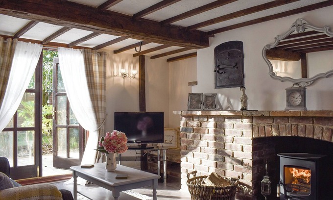 Geldeston Cottage | 2 bedroom accommodation in Geldeston, near Beccles