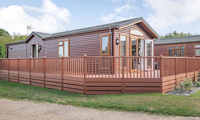 Yaxham Cabin | 2 bedroom accommodation in Yaxham, Dereham