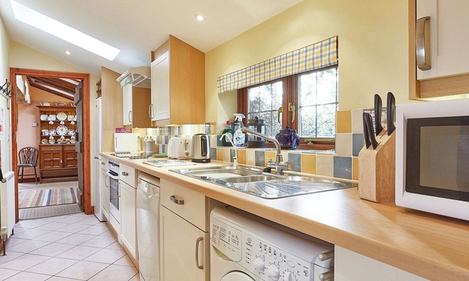 Irstead Cottage | 2 bedroom accommodation in Great Hautbois, near Coltishall