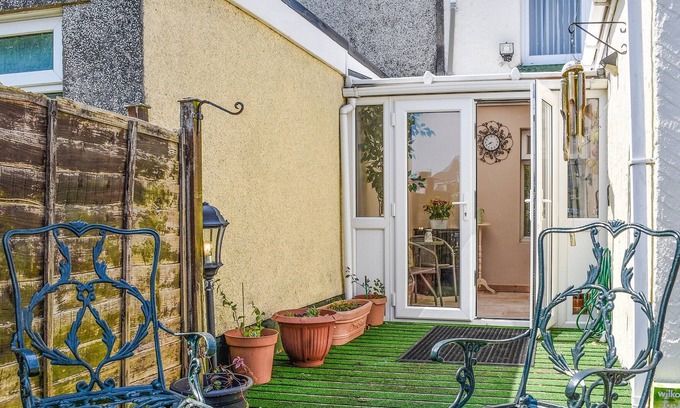 Margam Cottage | 2 bedroom accommodation in Morriston, near Swansea