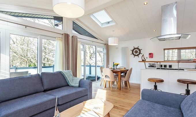 Ryde Ski Chalet | 2 bedroom accommodation in Wootton Bridge, Nr Cowes