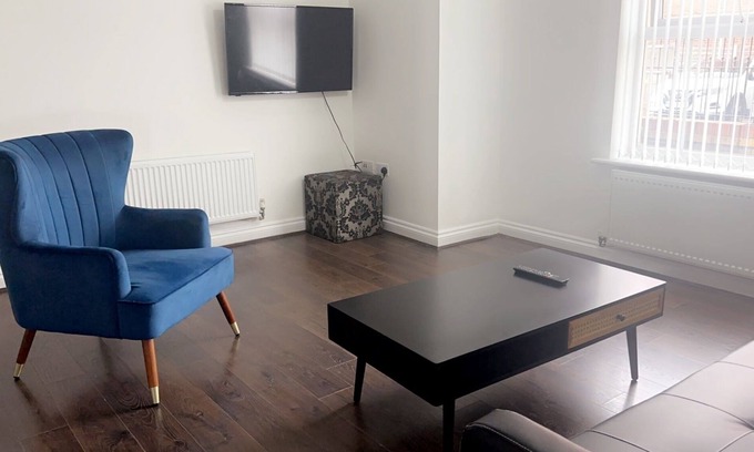 Cheetham Hill Apartment | 2 bedroom apartment with free parking & WIFI