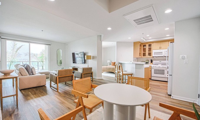 Marina del Rey Apartment | 2-bedroom apartment in beautiful Marina del Rey with WiFi, AC