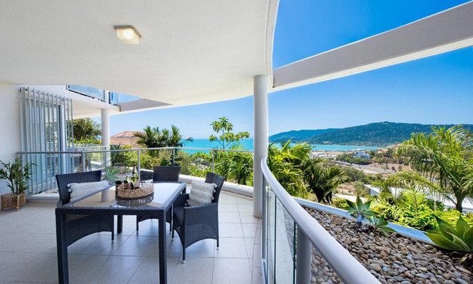 Airlie Beach Apartment | 2 Bedroom Apartment in the heart of Airlie Beach with beautiful water views.