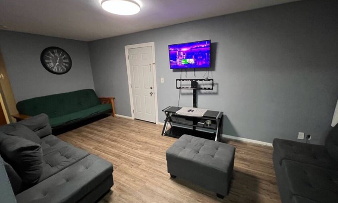 Fargo Apartment | 2-bedroom apartment in amazing Fargo with AC