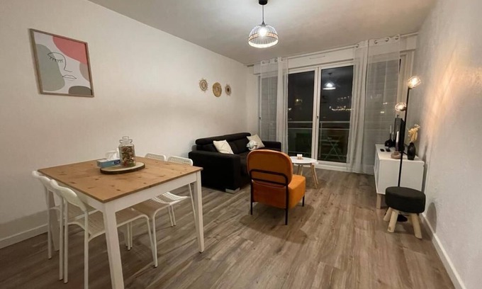 Cenon Apartment | 2 Bedroom Apartment in Cenon