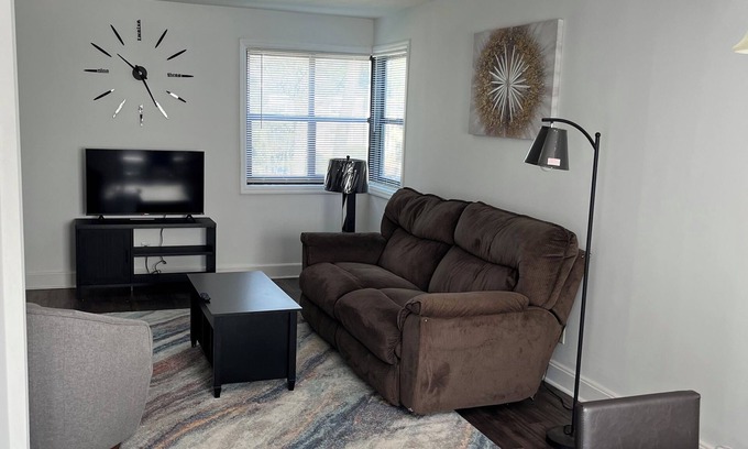 Columbia Apartment | 2-bedroom apartment in charming Columbia with AC, WiFi. Relax and enjoy