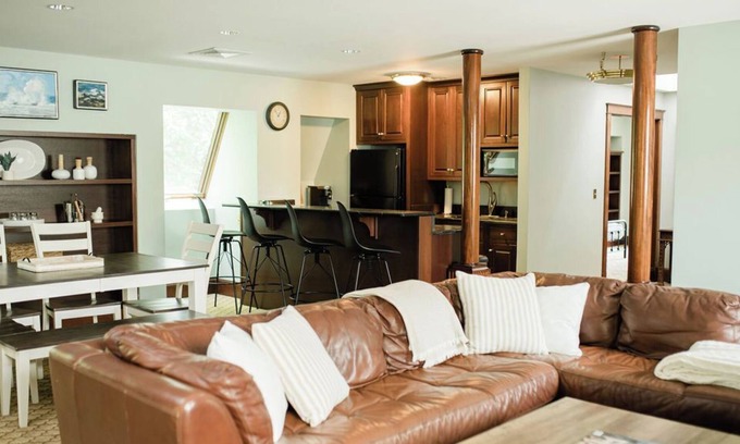 Falmouth Foreside Apartment | 2 Bedroom Apartment on The Falmouth Foreside