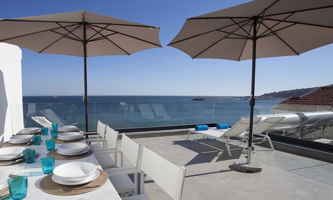 Sesimbra Apartment | 2 bedroom apartment Street with amazing sea views