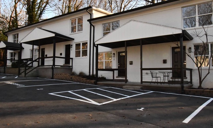 Optimist Park Apartment | 2-Bedroom Apt1- 2 mins to Uptown Charlotte