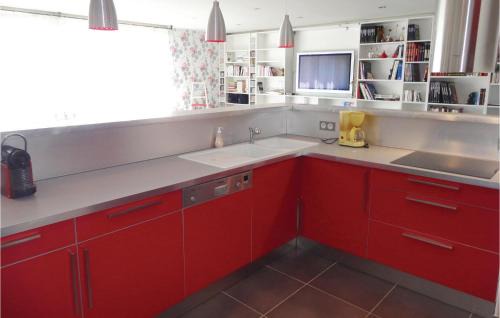 Sauvian Apartment | 2 Bedroom Awesome Apartment In Sauvian