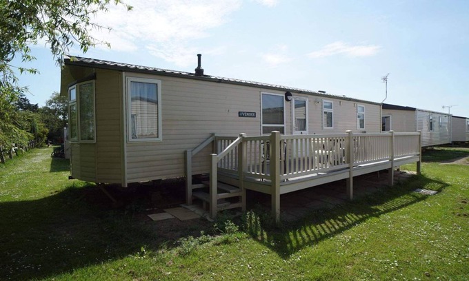 Heacham Ski Chalet | 2 bedroom caravan at heacham beach with decking