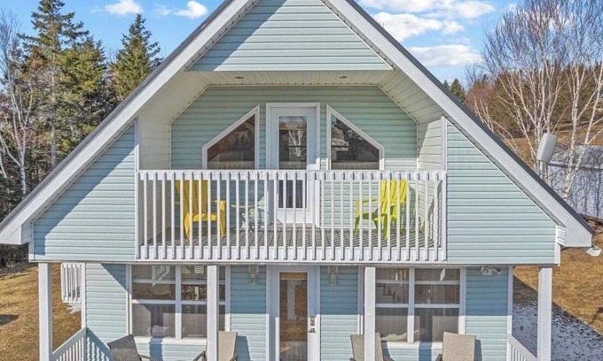 Found Mills Cottage | 2 Bedroom Chalet on the Stanley River