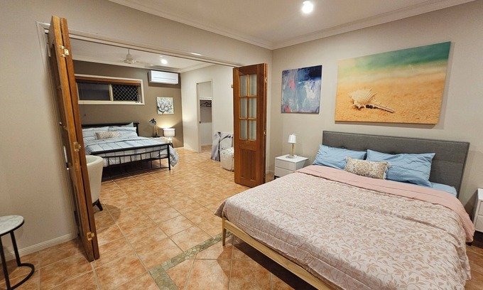 Kurwongbah House | 2 bedroom chique unit in an acreage suitable for a close to nature experience.
