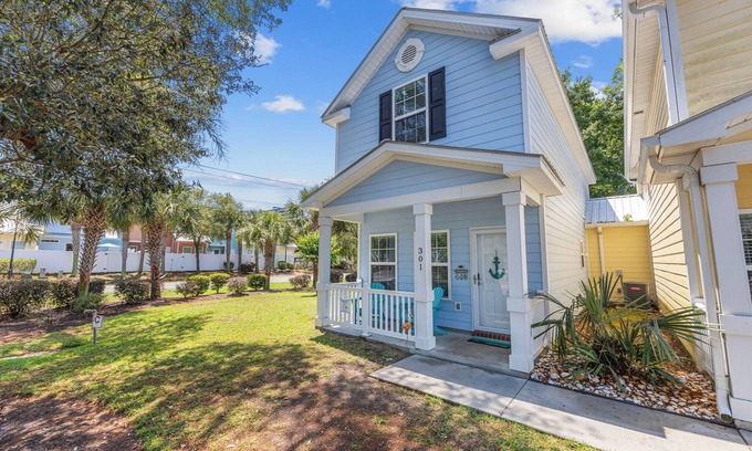 Myrtle Beach Cottage | 2 Bedroom Coastal Cottage 1 block to the beach