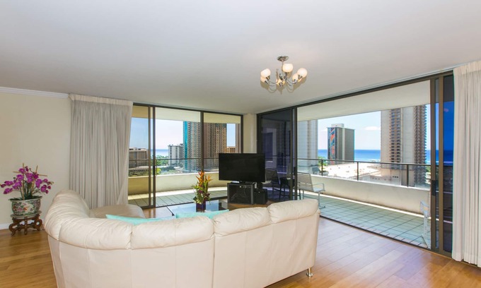 Waikiki Condo | 2-Bedroom Condo Just 8 Minutes Walk to Waikiki Beach
