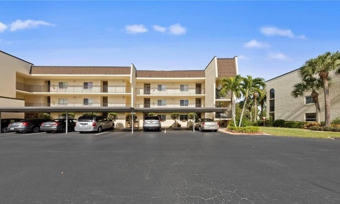 Bonita Springs Condo | 2 Bedroom Condo 428879 by Houzlet