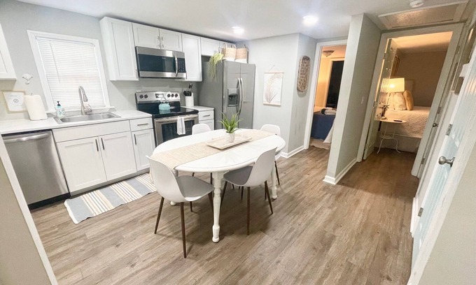 North Charleston Cottage | 2 Bedroom Cottage10 min from Downtown! Pet & Family Amenities Available