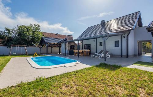 Borovo House | 2 Bedroom Cozy Home In Vukovar