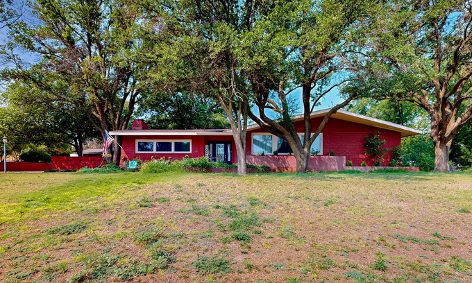 Lubbock House | 2-bedroom cozy home with private suite