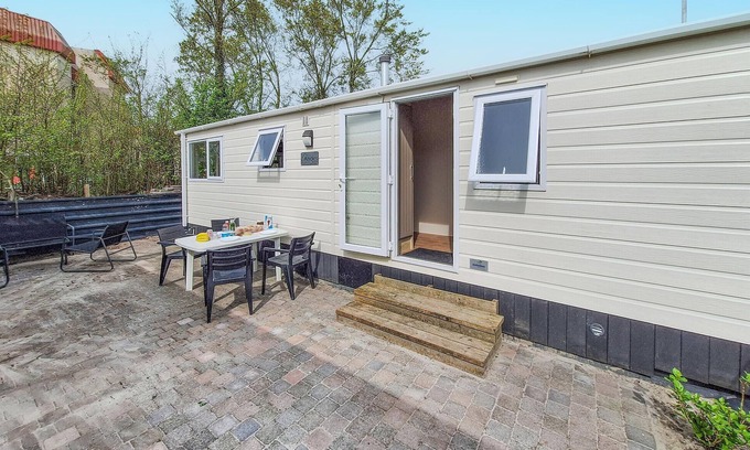 Makkum House | 2 bedroom cozy (sta)caravan in Makkum