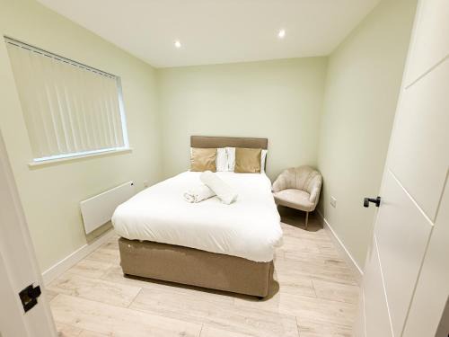 Huntingdon Apartment | 2 Bedroom Duplex's in Huntingdon - Built for Contractors & Professionals - Balcony - WiFi - Fully Equipped Kitchen - Smart TV - Ideal for Work Stays - Long Projects