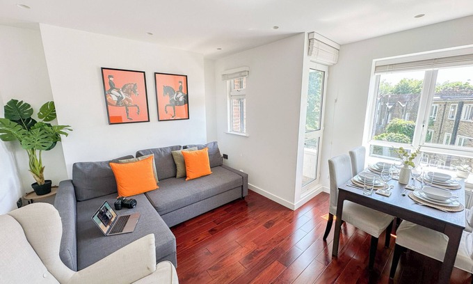 Canonbury Apartment | 2-bedroom flat with FREE Wi-Fi & private balcony near Islington Canonbury