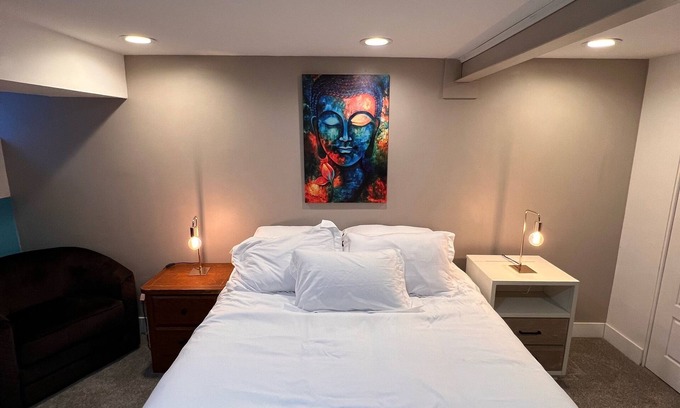 Sunnyside House | 2 bedroom Garden Level Getaway