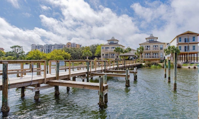 Ono Island House | 2 Bedroom Ground Floor Condo 1 Mile From Florabama!