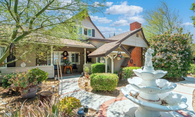 Claremont House | 2-bedroom guest house in Claremont