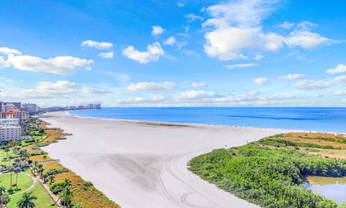 Marco Island Condo | 2-Bedroom Gulf Front - South Seas Tower 3 #1809
