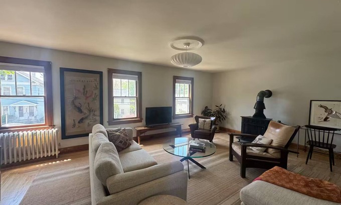 Hudson House | 2-bedroom home in the heart of Hudson