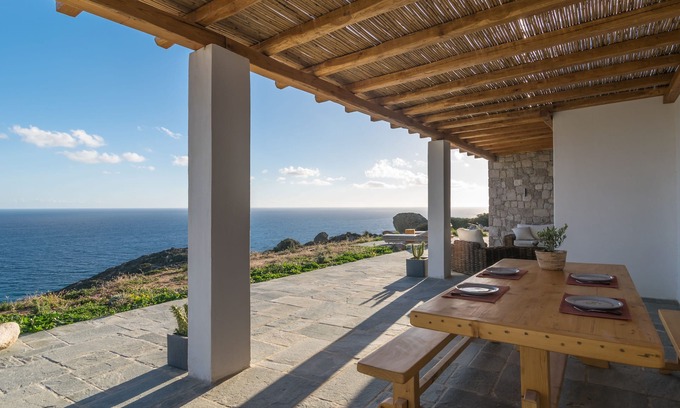 Milos House | 2-Bedroom House in Milos with Unforgettable Aegean Sea Views