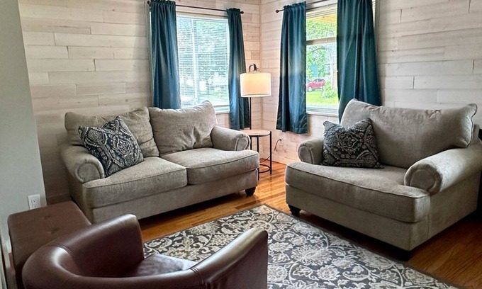 Glens Falls House | 2-bedroom house in Glens Falls 8 Minutes From Lake George