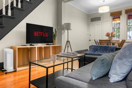 Surry Hills Apartment | 2 Bedroom House Surry Hills Good for 6 Guests