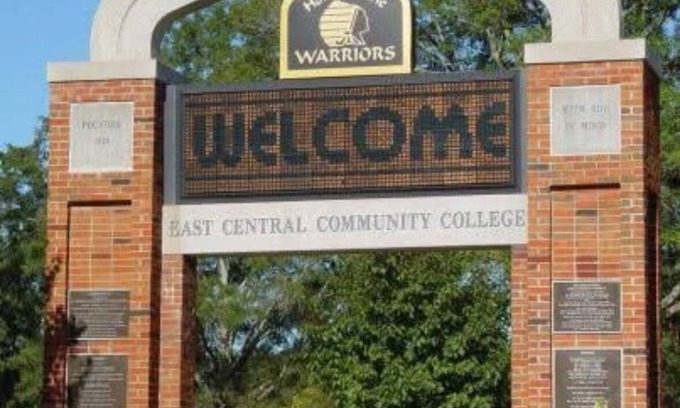 Decatur House | 2 Bedroom in Decatur,MS. On Golf Course, ECCC, & Famous Zack Garvin Steakhouse