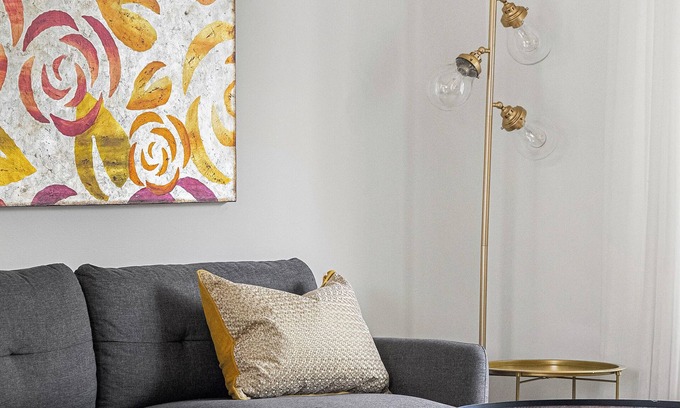 Cedarbrae House | 2 Bedroom/King Suite/Large Yard/Near Spruce Meadows