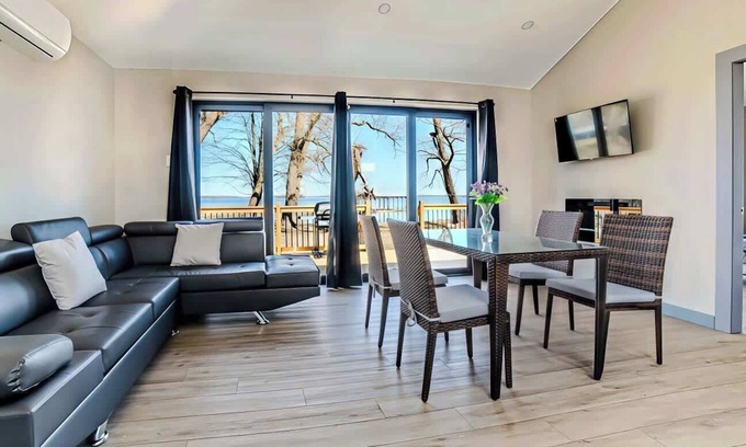 Harwood Cabin | 2-bedroom Lake Front Cottage in Harwood, ON #3