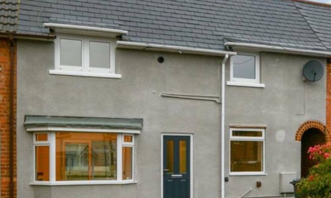 Ilkeston House | 2 bedroom minimalist home from home with parking