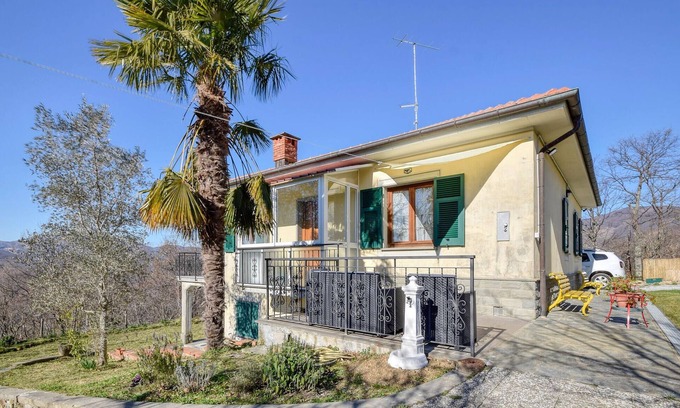 Varese Ligure House | 2 bedroom nice home in Varese Ligure