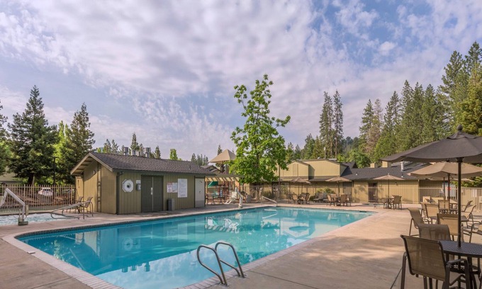 Bass Lake Apartment | 2 bedroom - NS - Mobility w/Roll-in Showerin charming Bass Lake