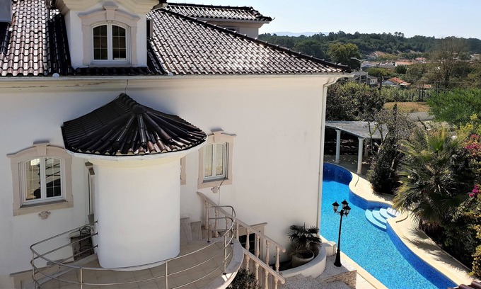 Arnal House | 2 Bedroom Penthouse at Luxury Villa ☆☆☆☆☆